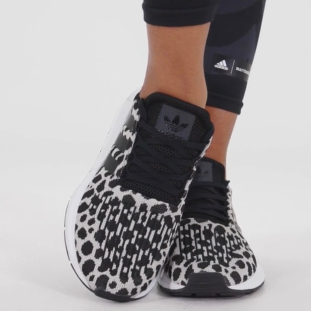 Adidas cheetah print swift runs 🐆🖤NWOT